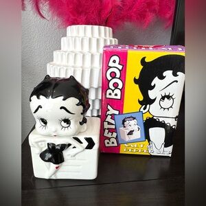 Vintage Betty Boop Salt and Pepper Shakers